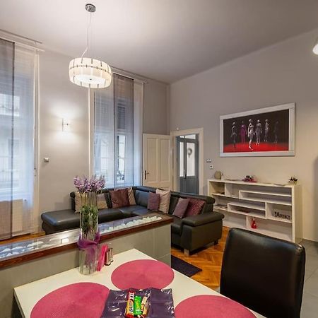 Lovely Purplish Apartment Heart Of The City Будапеща Екстериор снимка