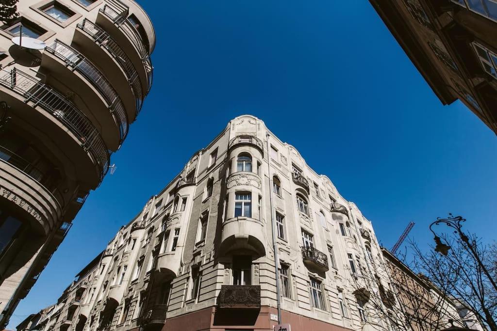 Lovely Purplish Apartment Heart Of The City Будапеща Екстериор снимка