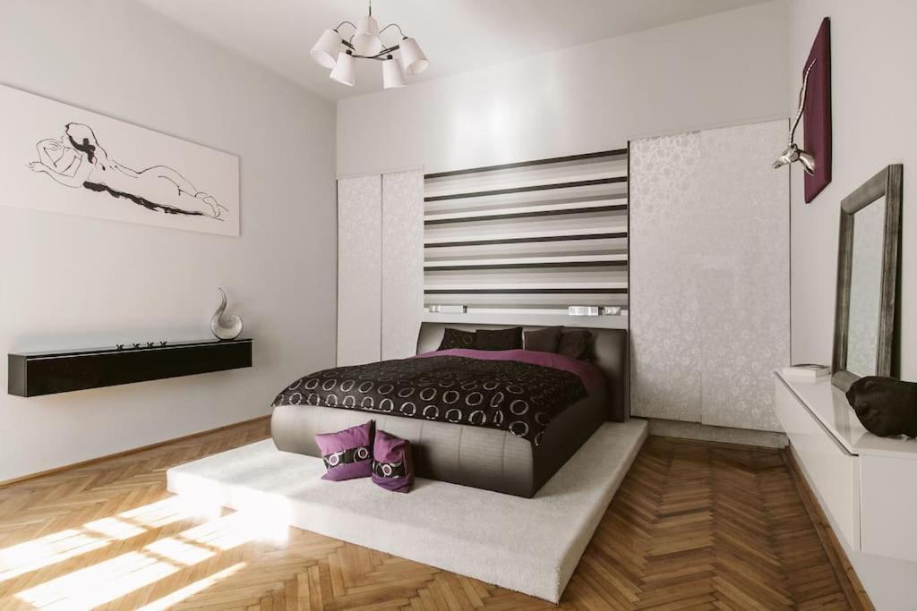 Lovely Purplish Apartment Heart Of The City Будапеща Екстериор снимка